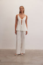 Görseli Galeri görüntüleyiciye yükleyin, Nova | Spaghetti Strap Linen Top